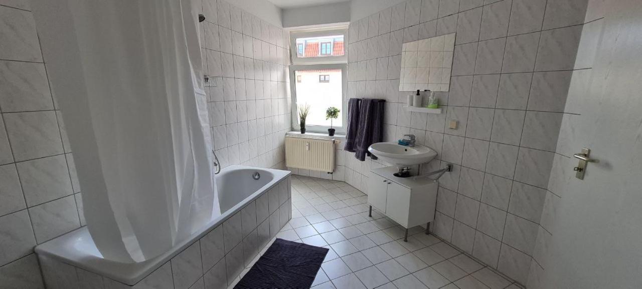 Cozy 2 Room Apartment In Magdeburg Luaran gambar